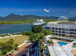 Pullman Reef Hotel Casino in Cairns