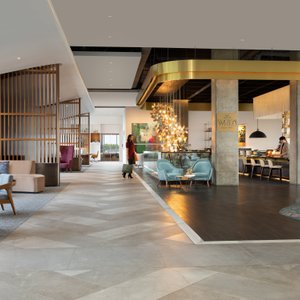 Make your way through our opulent lobby. Relax or plug-in at one of our comfortable lounge seating areas, or dine and imbibe at Wren, our award-winning Izakaya restaurant.