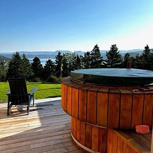 Cedar hot tub