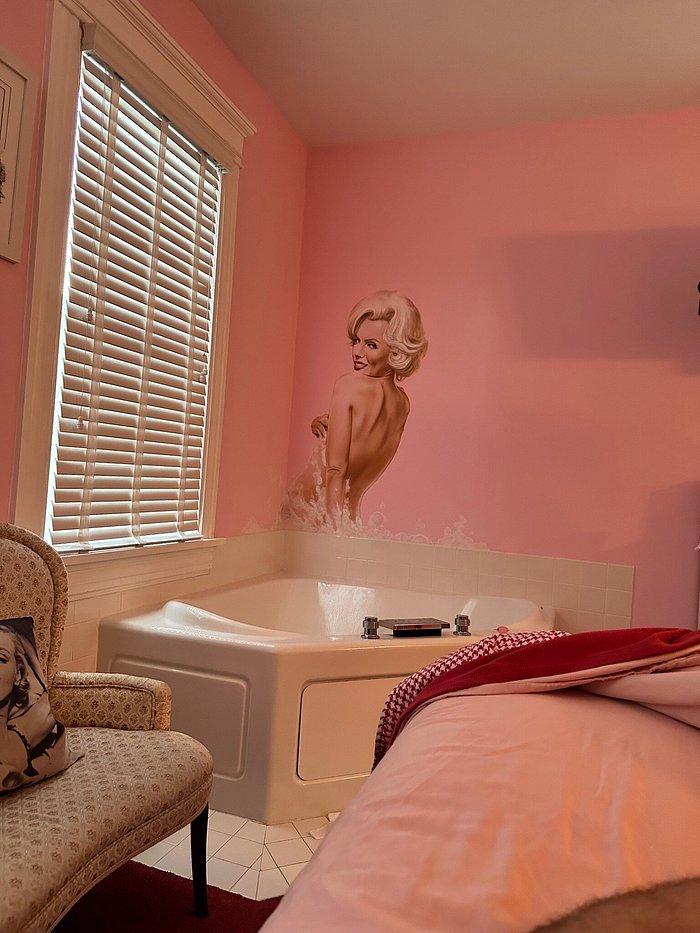 50s Theme Bed and Breakfast - Summer Nites Reviews, North Wildwood B and B