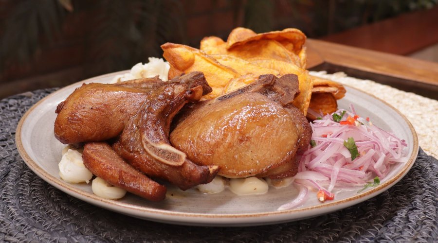 Disfrute de nuestro plato bandera: Frito Trujillano. 