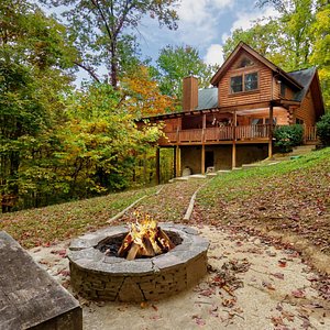 Grin n' Bear It - 2 bed, 2 bath, private firepit, hot tub, pool table
