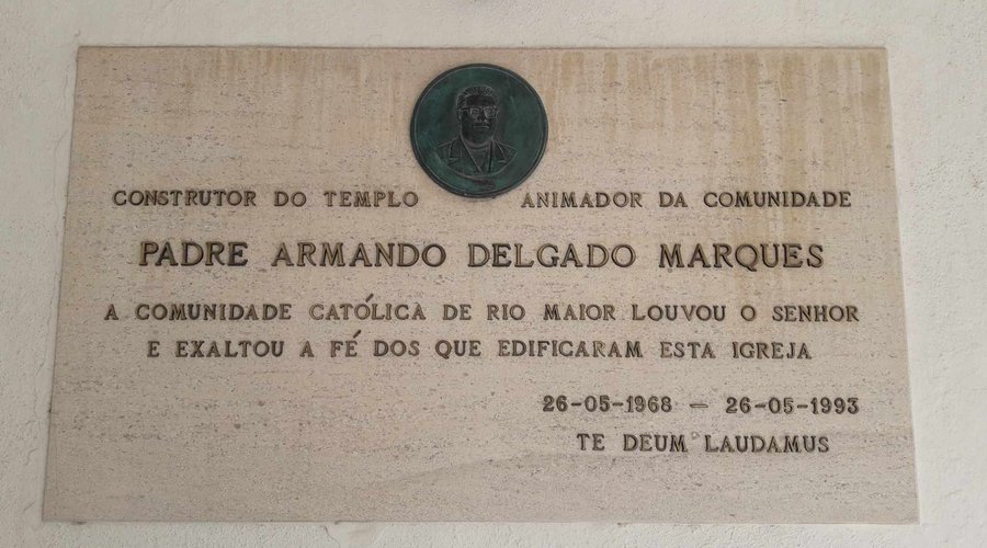 Placa comemorativa.