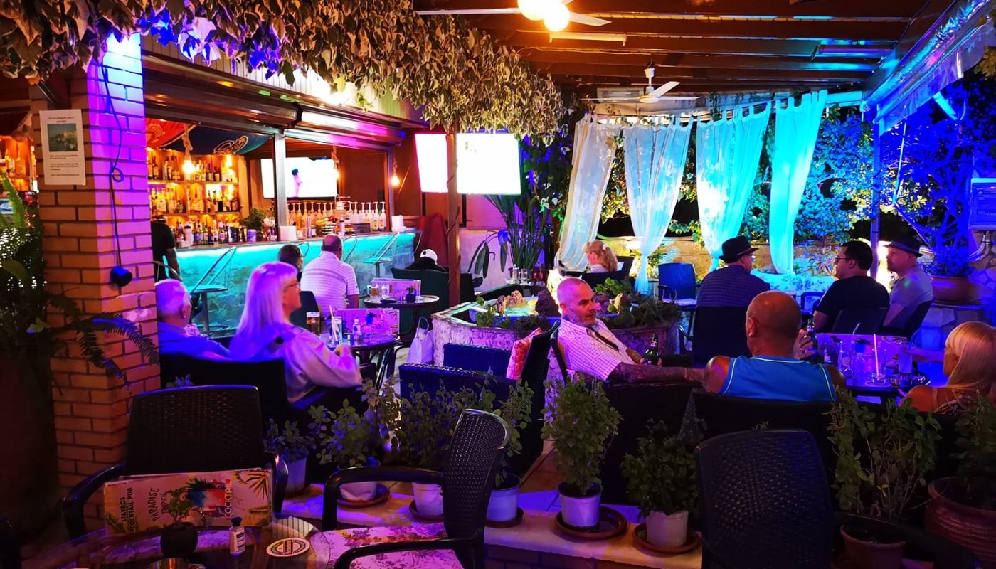 Stavros Cocktail Pub - 모라이티카 - Stavros Cocktail Pub의 리뷰 - 트립어드바이저