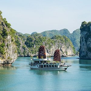 Vietnam Best  Beach : Sun, Sand, and Serenity - Activities and attractions at Ha Long Bay Beach