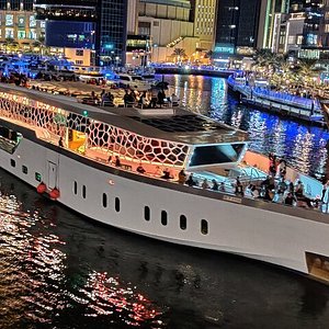mega yacht dubai cruise with dinner