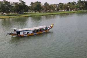 Khách du lịch