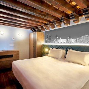 B27626 Guest Room