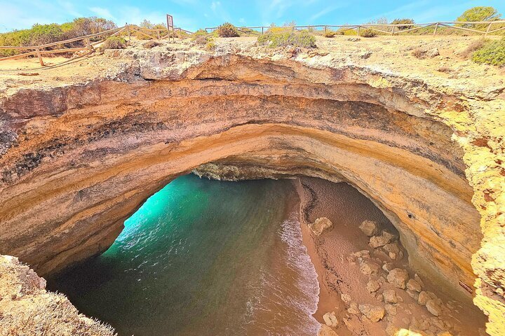 ファロ発ベナジル洞窟ツアー - アルガルヴェ海岸を発見、提供元：ALGARVE BEAUTIES | ポルトガル - Tripadvisor