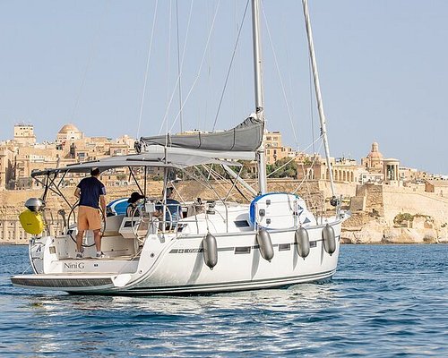 catamaran allures valletta