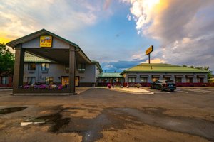 Yellowstone River Inn & Suites in Livingston