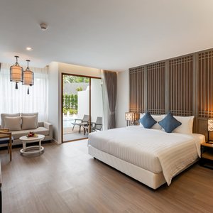 Grand Deluxe Pool Access Room