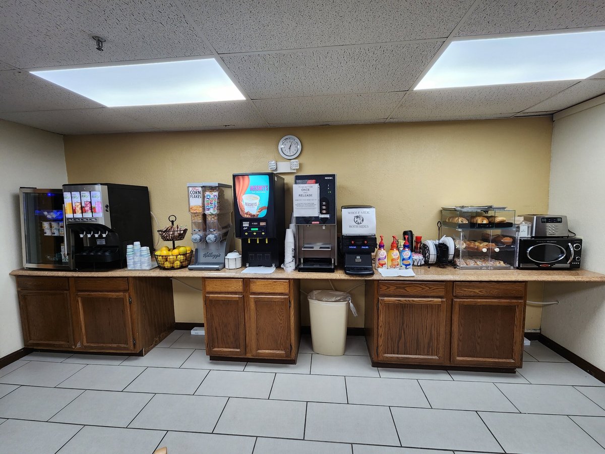 Super 8 Motel Continental Breakfast: Morning Delights!