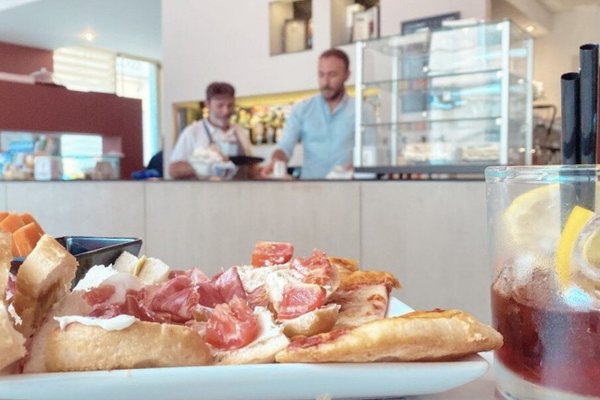 GIOVI'S CAFFE', Piacenza - Restaurant Reviews, Photos & Phone Number -  Tripadvisor