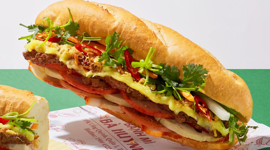 BÁNH MÌ BÀ HUYNH - MADAM WIN 📍185K Cống Quỳnh, Quận 1 (Ngay vòng xoay Cống Quỳnh - Nguyễn Trãi) 📍Chi nhánh: 197A Nguyễn Trãi, Quận 1 ⏰ Giờ mở cửa 6h00-22h00 ☎️19000322 🌐 https://banhmibahuynh.vn/ #Banhmibahuynh #banhmiomoibahuynh #Saleuudai 