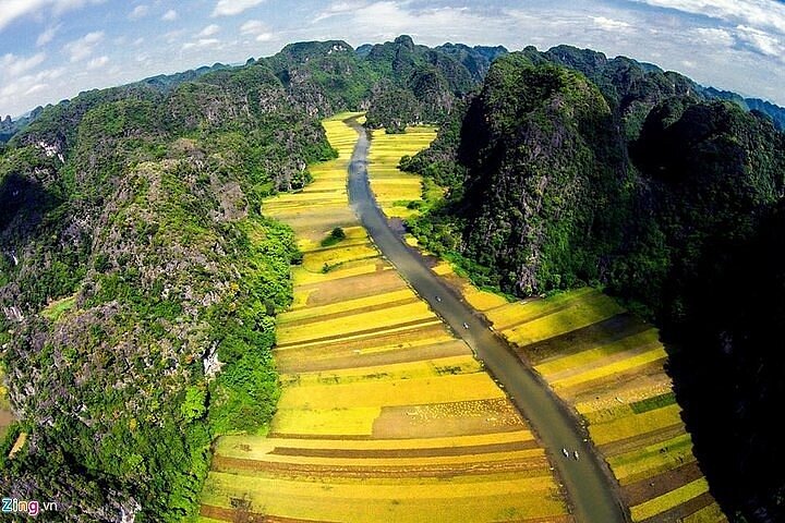 Small group tour from Hanoi: Mua Cave, Tam Coc, Bich Dong