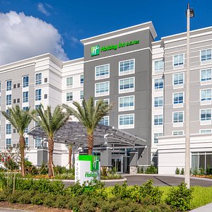 Holiday Inn & Suites in Orlando, close to Seaworld and Disney