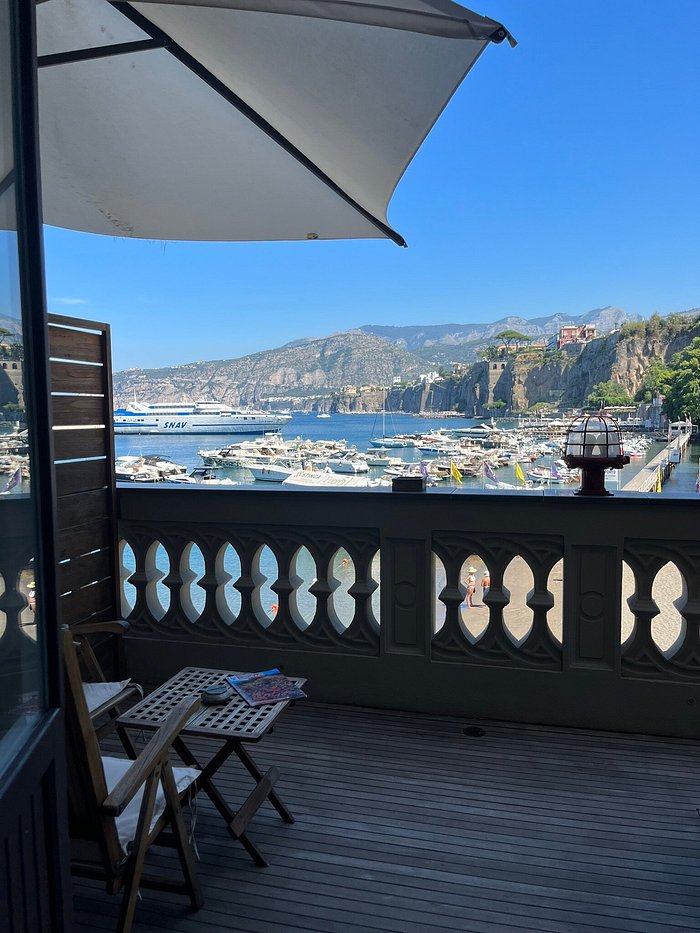 yacht club capo cervo suites b&b sorrento