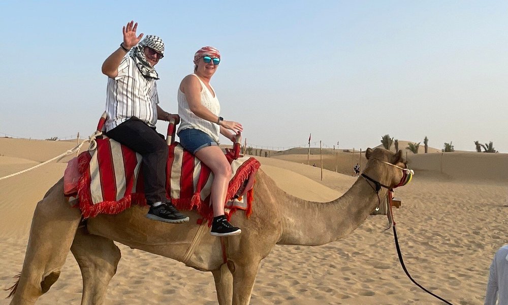 Recorrido por las dunas rojas en quad, Sandboarding, paseo en camello y barbacoa en el campamento Al Khayma