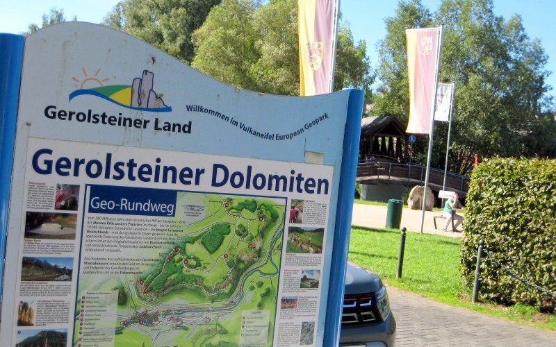 Info, nahe beim Rathaus...