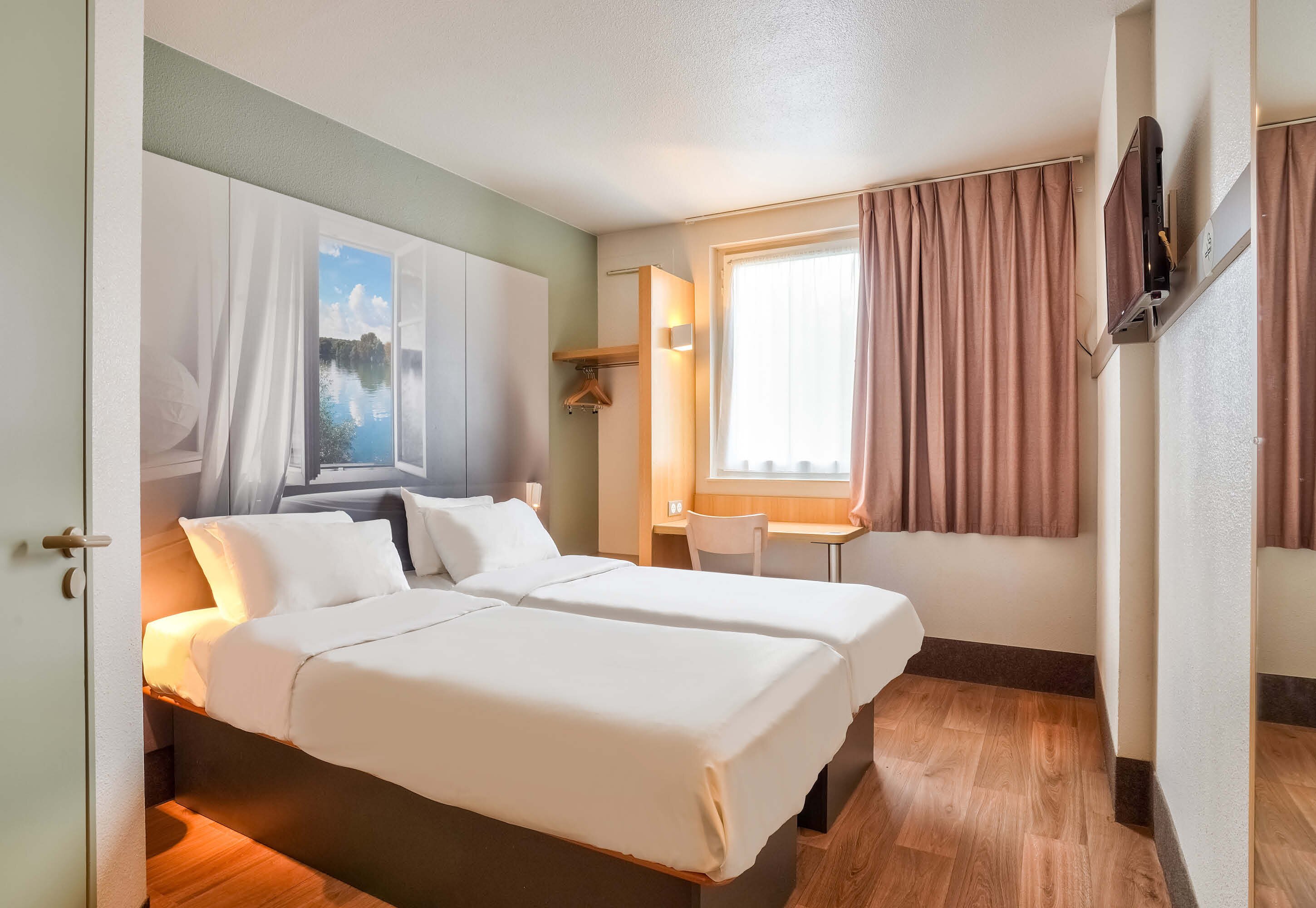 B&B HOTEL GOUSSAINVILLE CDG : Tarifs 2024 Et 12 Avis