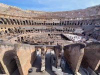 Excursão para grupos pequenos do Coliseu com entrada pela Arena:  experiência oferecida por Colosseum and Vatican Tours by Italy Wonders