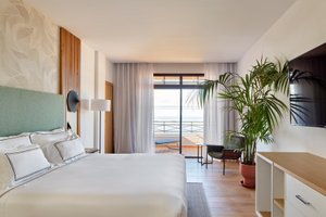 Room & Suite
