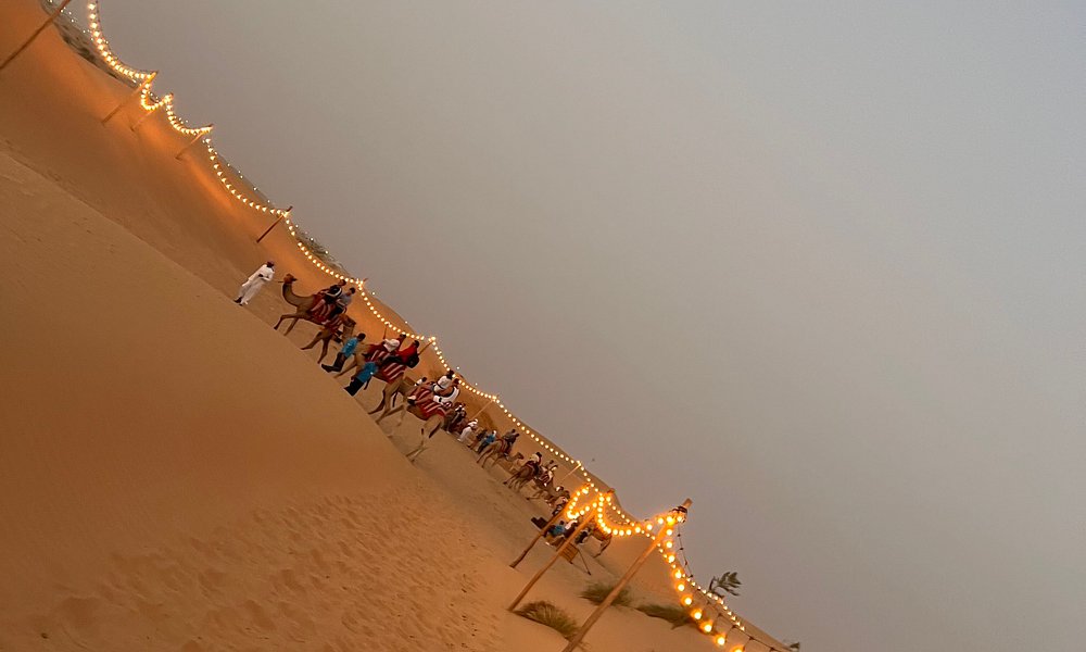 Promenade en quad dans les dunes rouges, sandboard, balade à dos de chameau et barbecue au camp Al Khayma™
