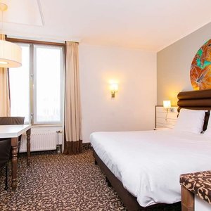 Small Queensize kamer