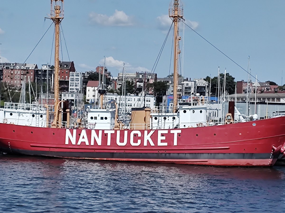 How to get to Nantucket Lightship/LV-112 in Boston by Subway or Bus?