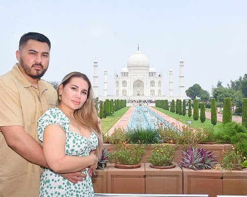 professional tour guide agra