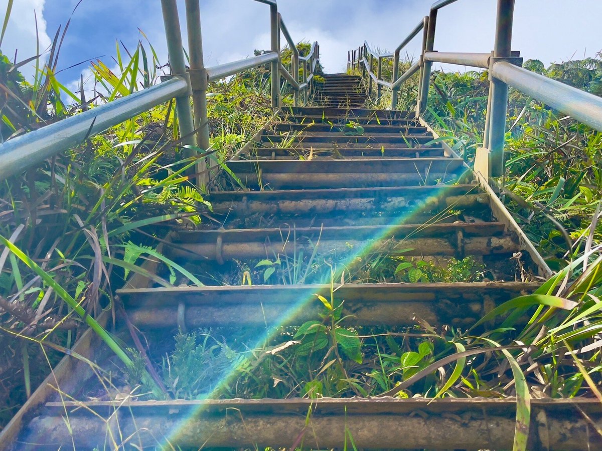 Viajar pra quê? - Haiku Stairs (Havaí, EUA) também conhecido como