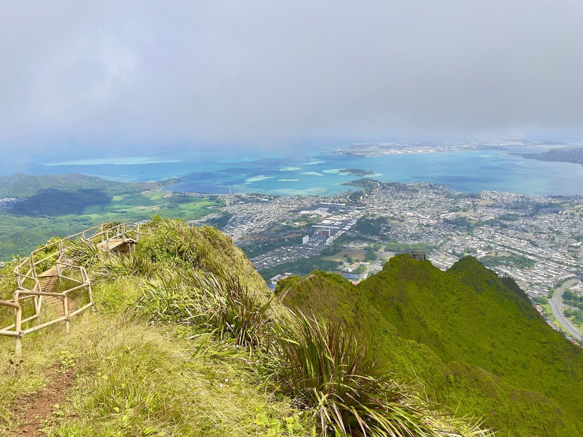 Viajar pra quê? - Haiku Stairs (Havaí, EUA) também conhecido como