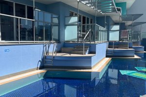 Pool & Beach