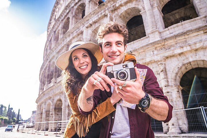 Excursão para grupos pequenos do Coliseu com entrada pela Arena:  experiência oferecida por Colosseum and Vatican Tours by Italy Wonders