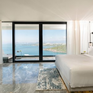 King Deluxe Seaview Guest Room