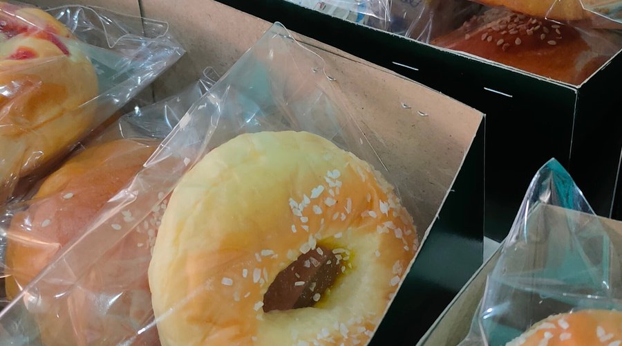 menyediakan hampers roti manis dengan berbagai macam pilihan sesuai dengan request customer. harga terjangkau