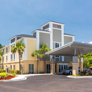 Holiday Inn Express Charleston - Daytime Exterior