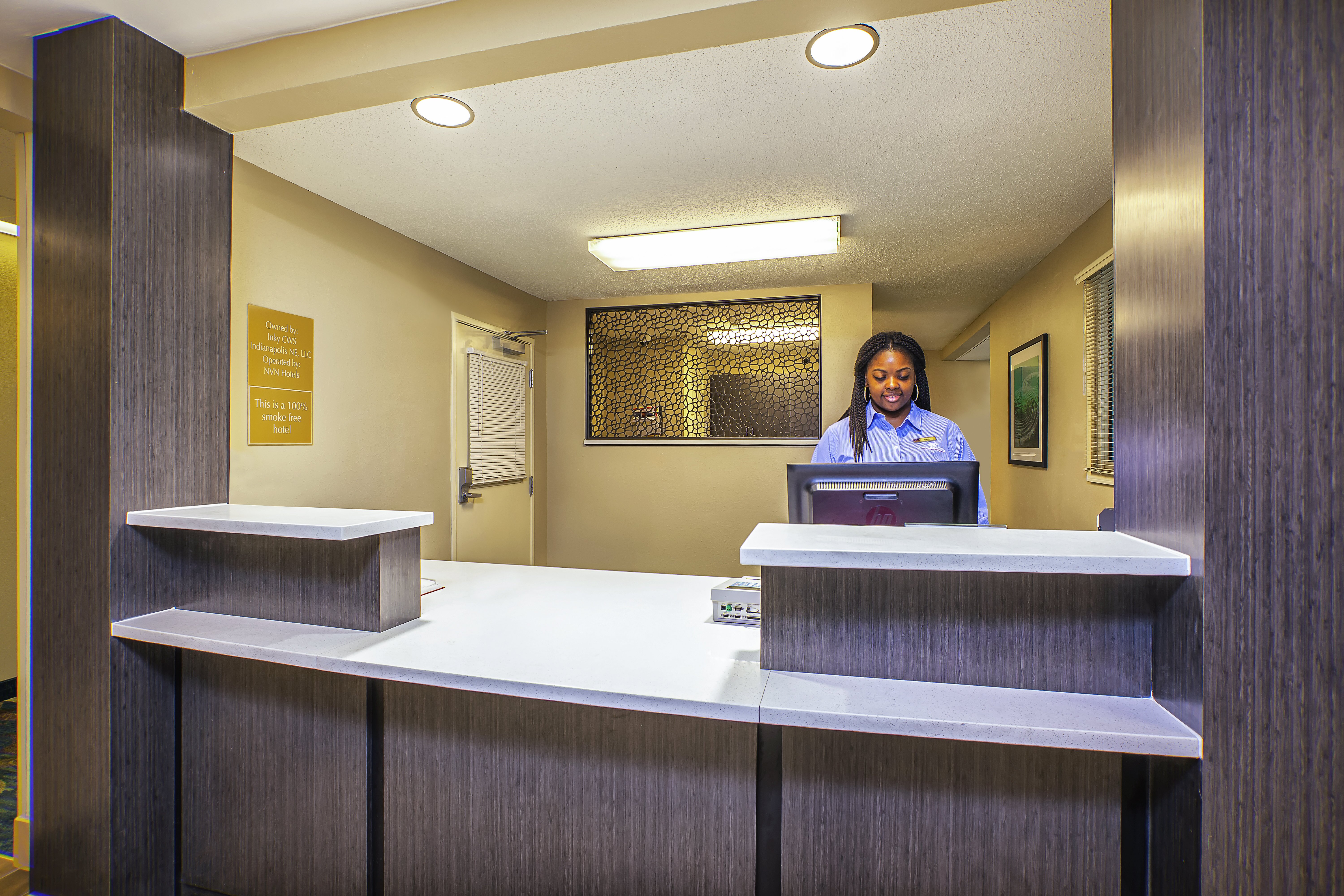 CANDLEWOOD SUITES INDIANAPOLIS AN IHG HOTEL 74 8 2 Updated   Front Desk 