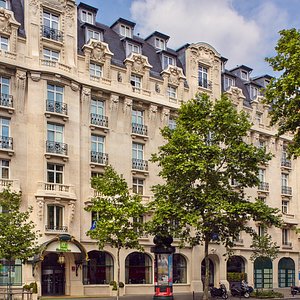 Best hotel to stay only one block from Gare de Lyon.
