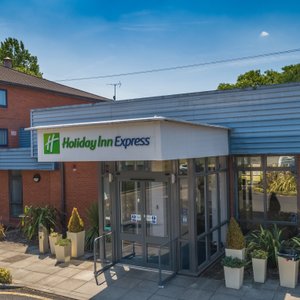 Welcome to Holiday Inn Express Preston-South