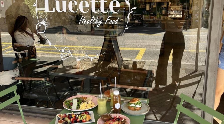 Bienvenue chez Lucette où équilibre rime avec gourmandise.
Votre nouveau restaurant take-away de plats sains et ultra-gourmands à Lausanne. Healthy & totalement rénové avec goût, à l’ambiance décontractée et cocooning qui se situe à deux pas de la gare de Lausanne et des bords du lac.  Venez boulevard de Grancy où Lucie, passionnée, concoctera pour vous régaler des plats et boissons délicieux à partir d’ingrédients à la fois frais, de qualité et de saison.