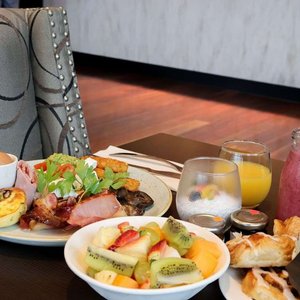 Pullman Brisbane Airport in Brisbane, image may contain: Foyer, Indoors, Floor, Table