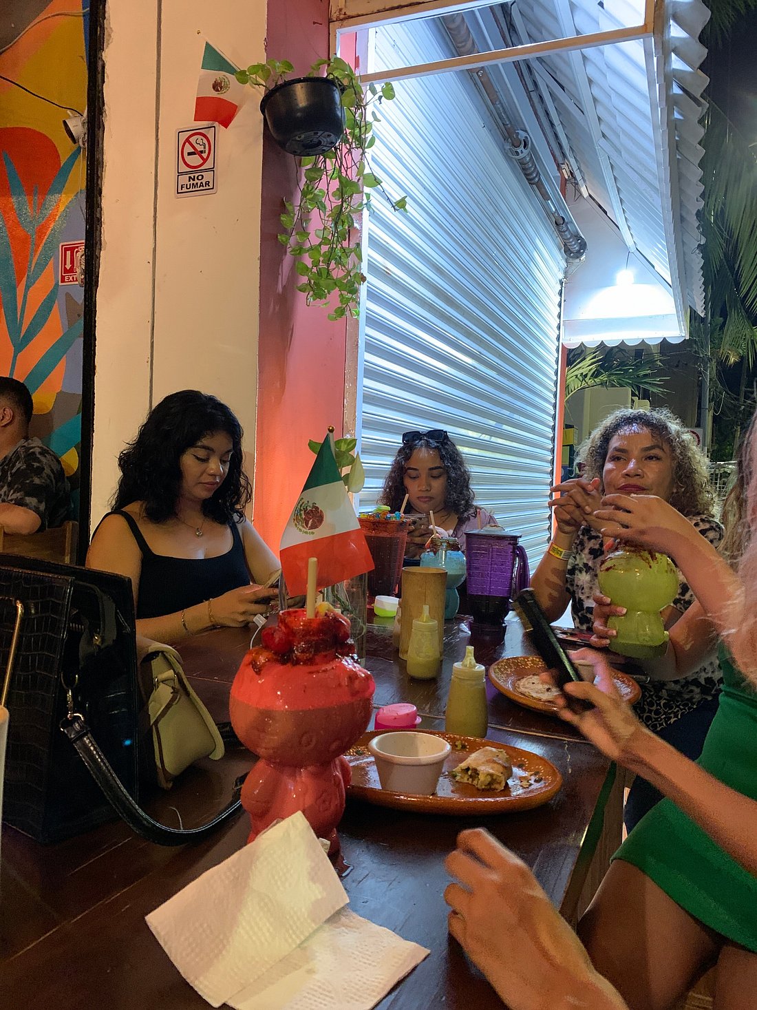 LA RUBIA Y LA MORENA, Playa del Carmen - Av. 1 Entre Calle 26 Y 28 - Fotos,  Número de Teléfono y Restaurante Opiniones - Tripadvisor