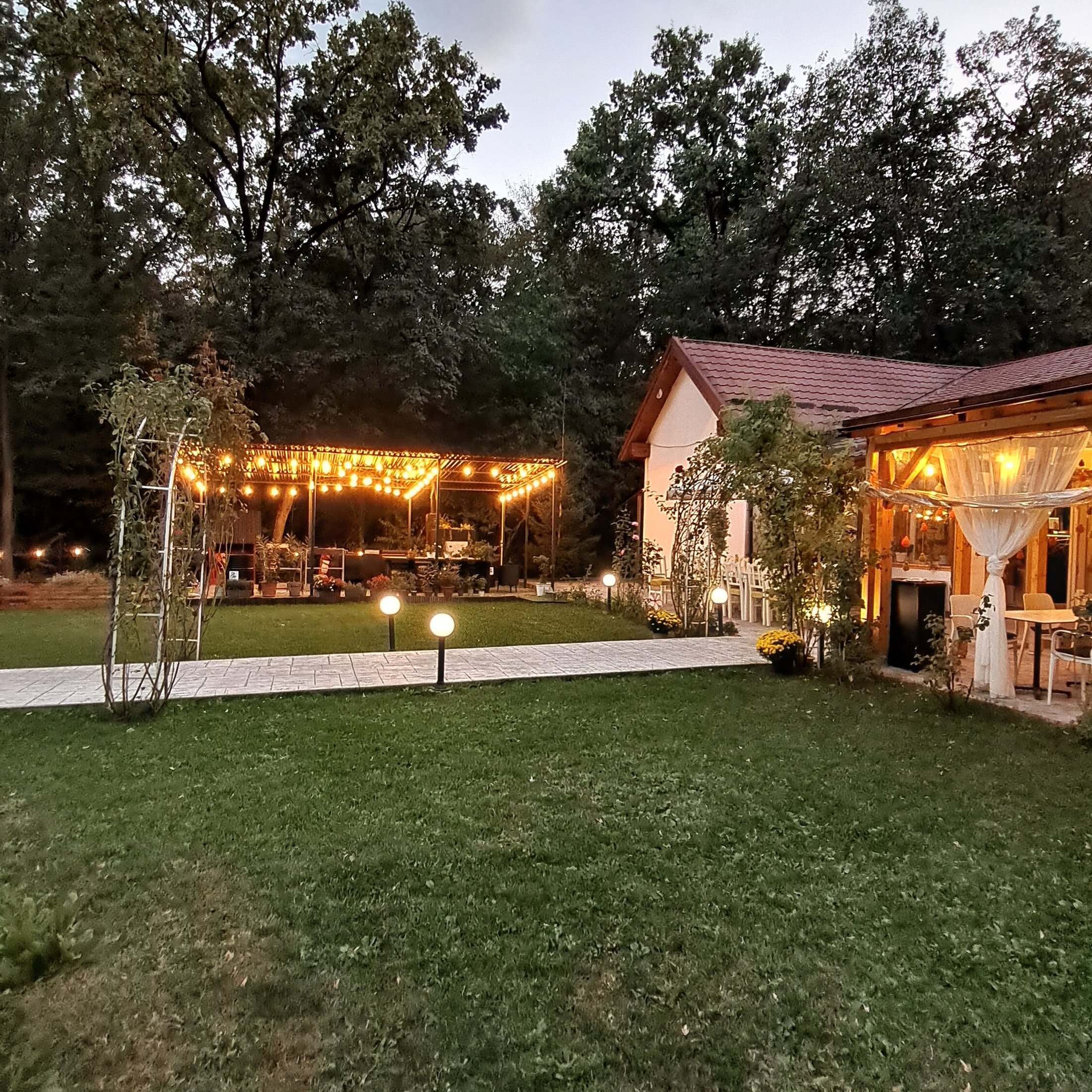 ZIBA RESTAURANT& GARDEN BY MEHRZAD, Paulesti - Menu, Prices & Restaurant Reviews - Tripadvisor