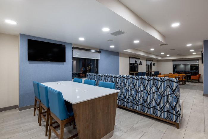 컴포트 스위트 로체스터 (Med City Hotel & Suites) - 호텔 리뷰 & 가격 비교