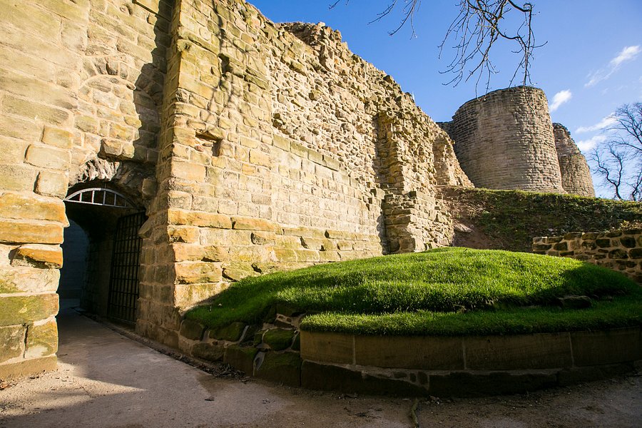 dungeon tour pontefract castle