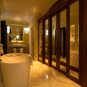 The Hemingways Suite Bathroom