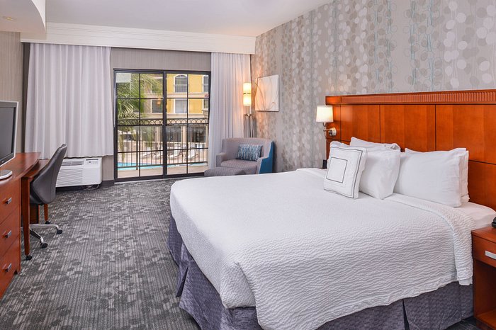 https://dynamic-media-cdn.tripadvisor.com/media/photo-o/2a/7e/93/8a/king-guest-room-sleeping.jpg?w=700&h=-1&s=1