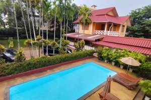 Pool & Beach